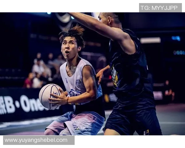 成都篮球队以67分领跑城市联赛积分榜展现强劲实力和团队合作精神